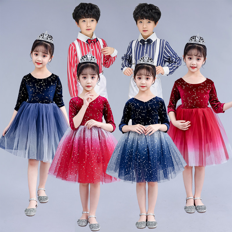 Primary and middle school students New Year's Dance Choir Show to Kindergarten to recite male and female dress