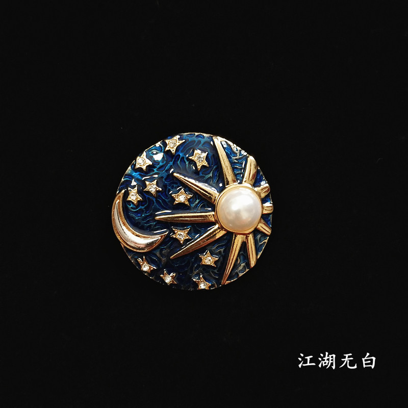 Retro Art & Renaissance Baroque Sun Moon Sun Star Brock Metal Badge Cosmic Cosmic Cosmic Couple Accessories