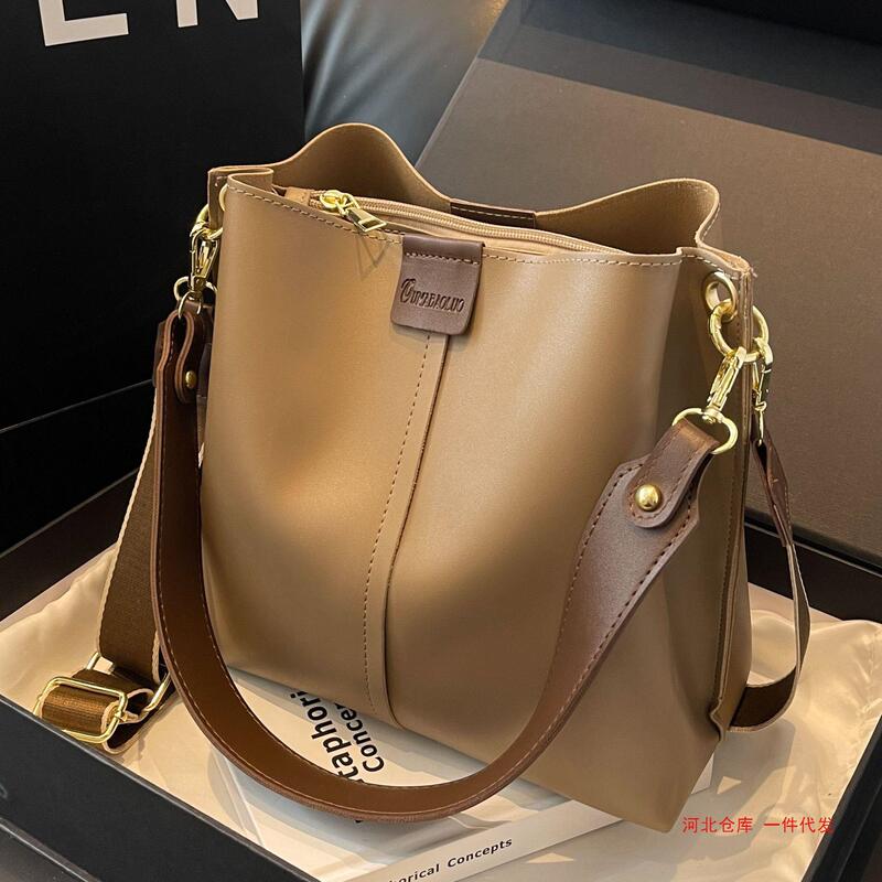 Women's Genuine Leather Trendy Bucket Bag 2026 New Fashion Wide Strap Shoulder Crossbody Bag Popular Handbag for Women