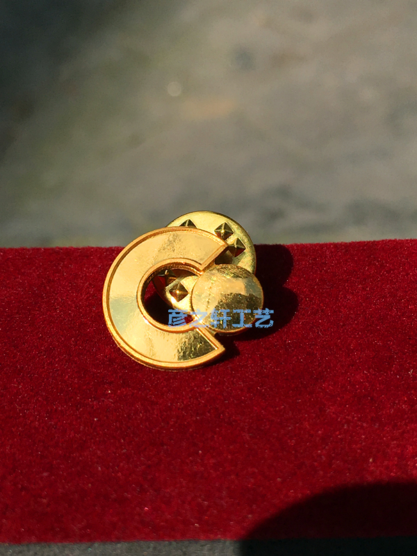 Pure gold Chinese sushi emblem 3 gr foot gold brooch hand sign badge custom set to do