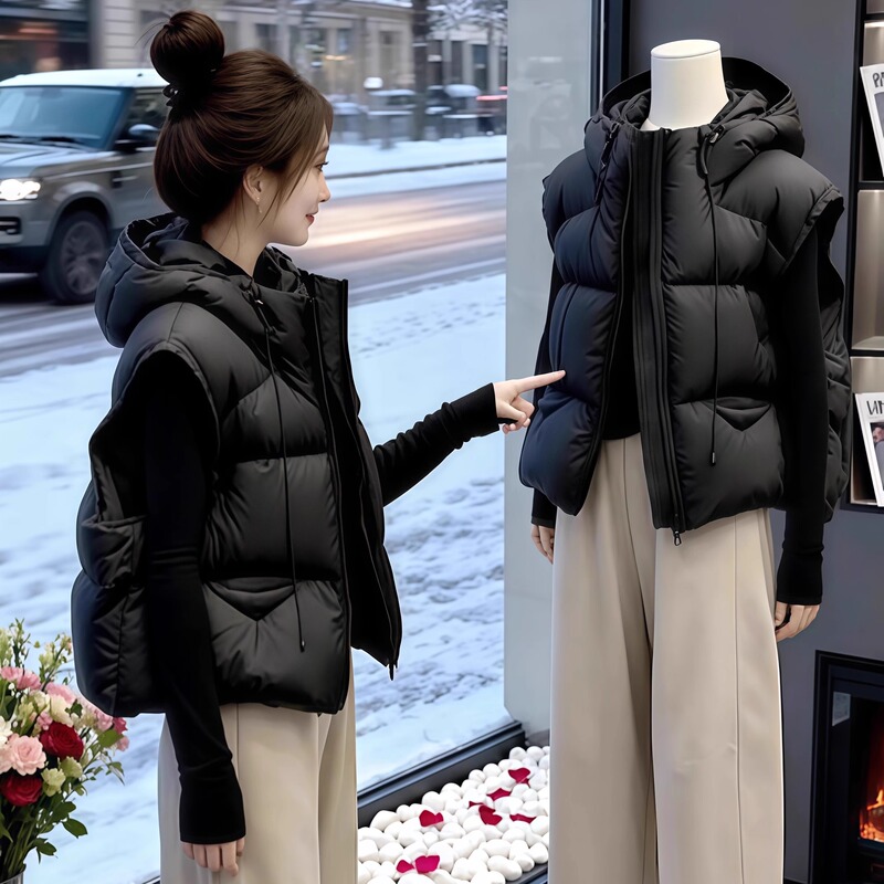 Women's down Vest Jacket, New Winter Short Style, Thickened Black Vest for Petite Women, Loose Fit for Outerwear