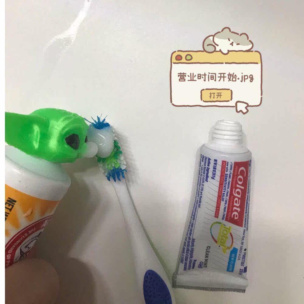 Alien Yoda baby squeezes APJ toothpaste device children's whole person vibrato with the same squeeze press artifact funny small