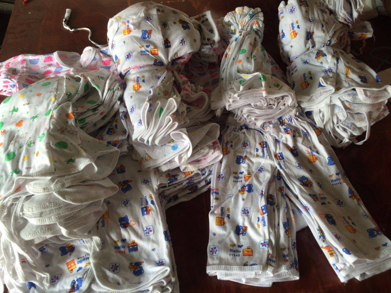 Coffret cadeau pour bébé - vêtements - Ref 1960799 Image 4