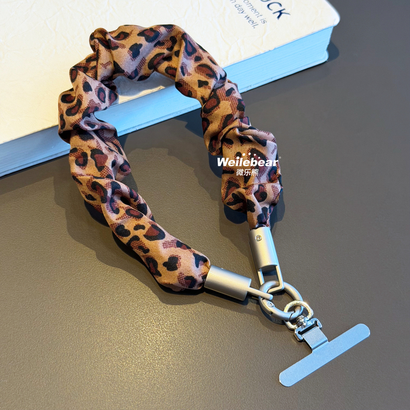 Leopard Print Pleated Phone Lanyard Wrist Strap Short Style ins Trendy Internet Celebrity Bracelet High-End Keychain Anti-Lost Accessory Leopard Print Pleated Phone Lanyard Wrist Strap Short Style ins Trendy Internet Celebrity Bracelet High-End Keychain Anti-Lost Accessory