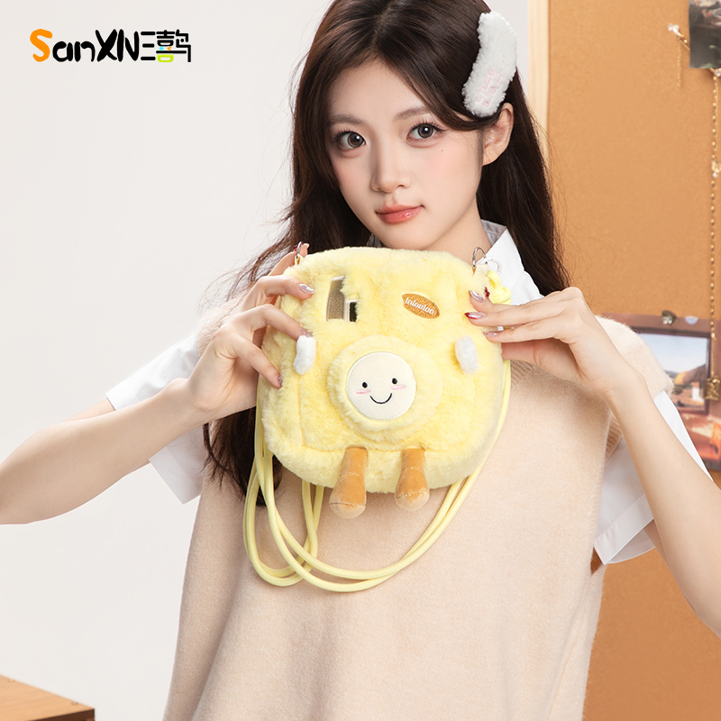Sanxianiao Cartoon Cute Little Yellow Polaroid Camera Protective Case 2026 New Spring/Summer Storage Plush Crossbody Bag Sanxianiao Cartoon Cute Little Yellow Polaroid Camera Protective Case 2026 New Spring/Summer Storage Plush Crossbody Bag