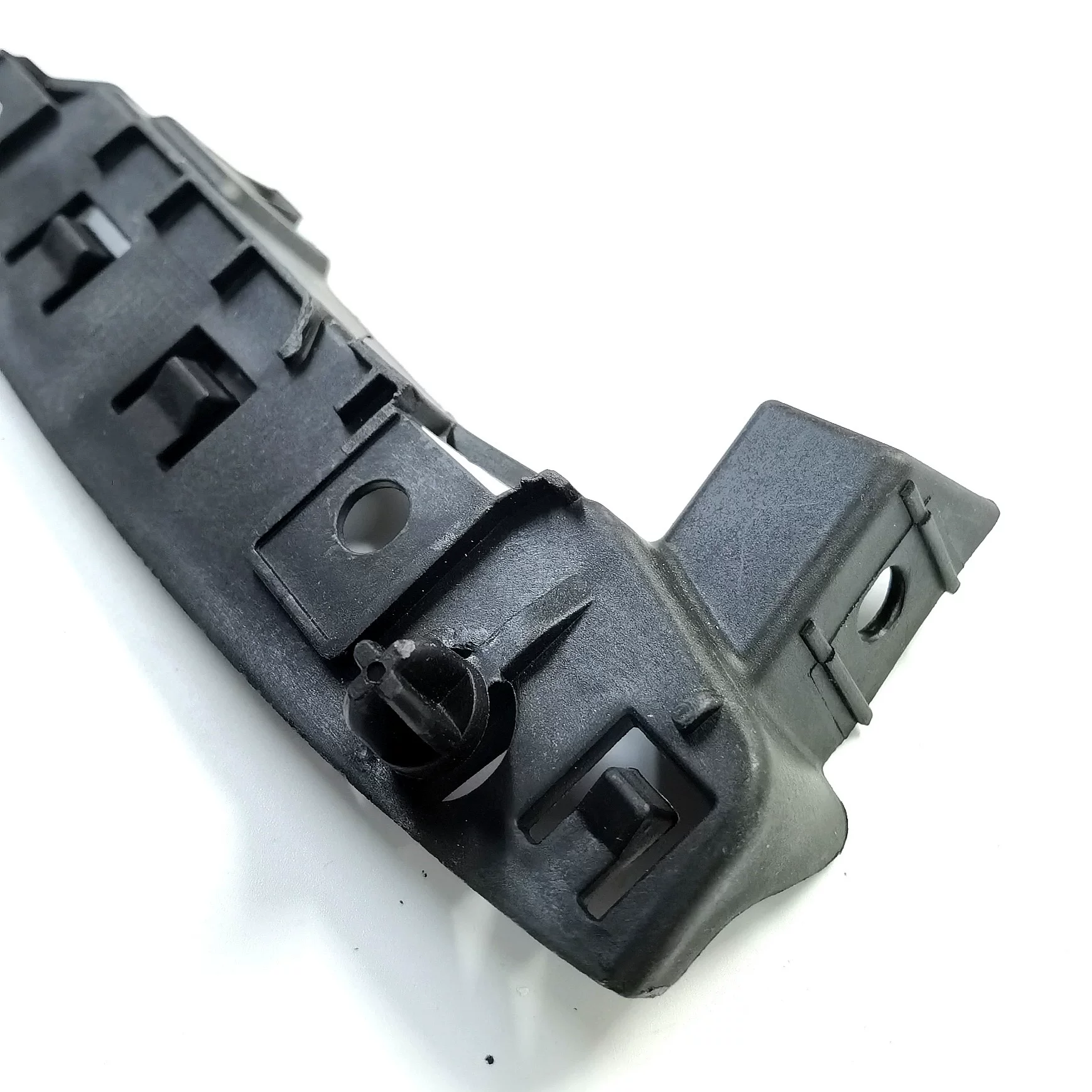 Suitable for Citroen C4L front bumper bracket, front bumper left and right brackets, front bumper left and right mounting fixed brackets