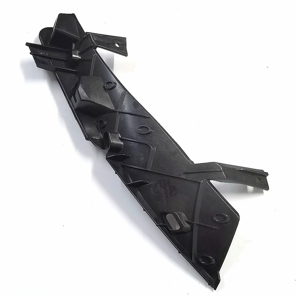Suitable for Peugeot 508L front bumper upper bracket, front bumper upper bracket, front bumper upper left and right brackets