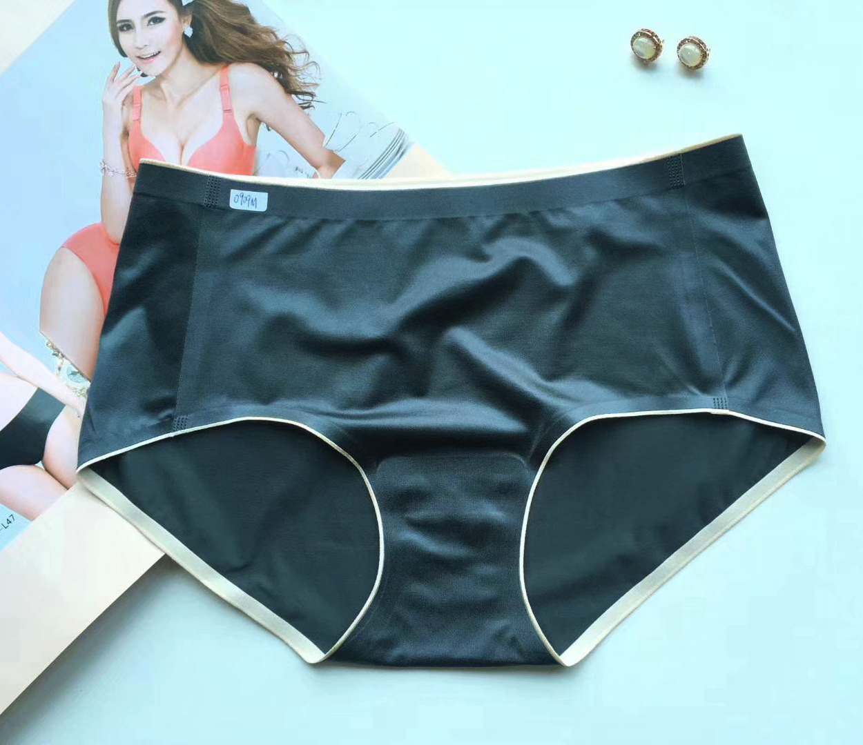 Quần lót womens mới lụa băng satin bóng túi không đánh dấu hông một xuất khẩu bông lớn-code thoải mái.