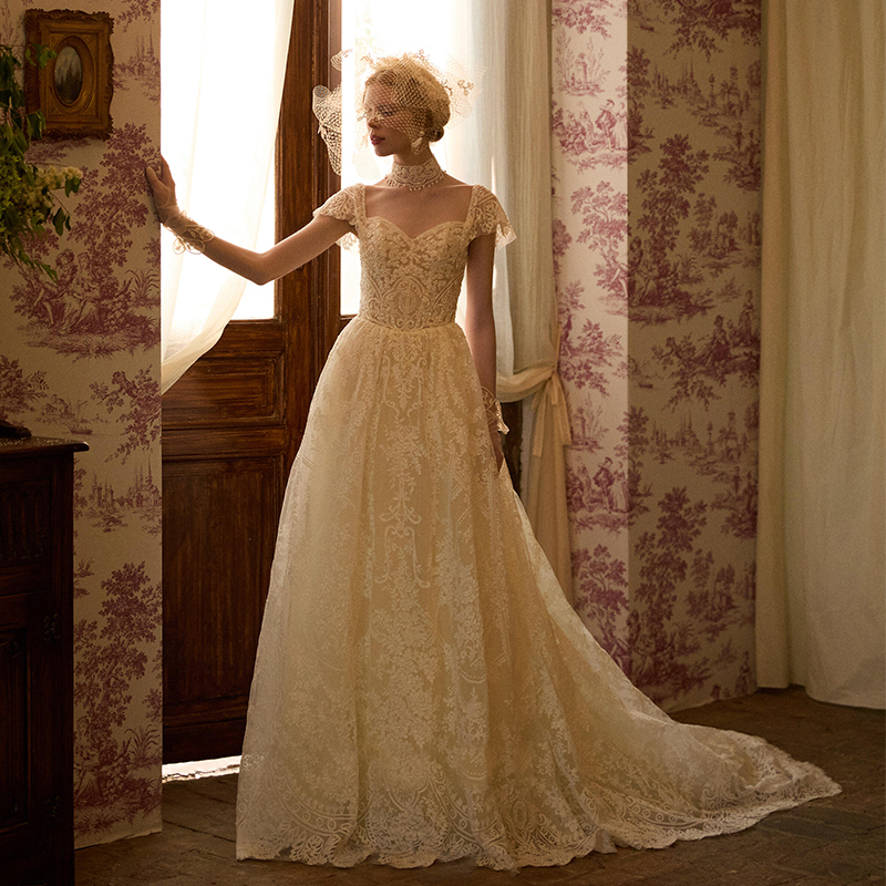 2026 New Yua Wedding Dress, Garden of the Gods, Off-Shoulder Lace, Forest Style, French Light Luxury Main Wedding Dress, Bridal Veil
