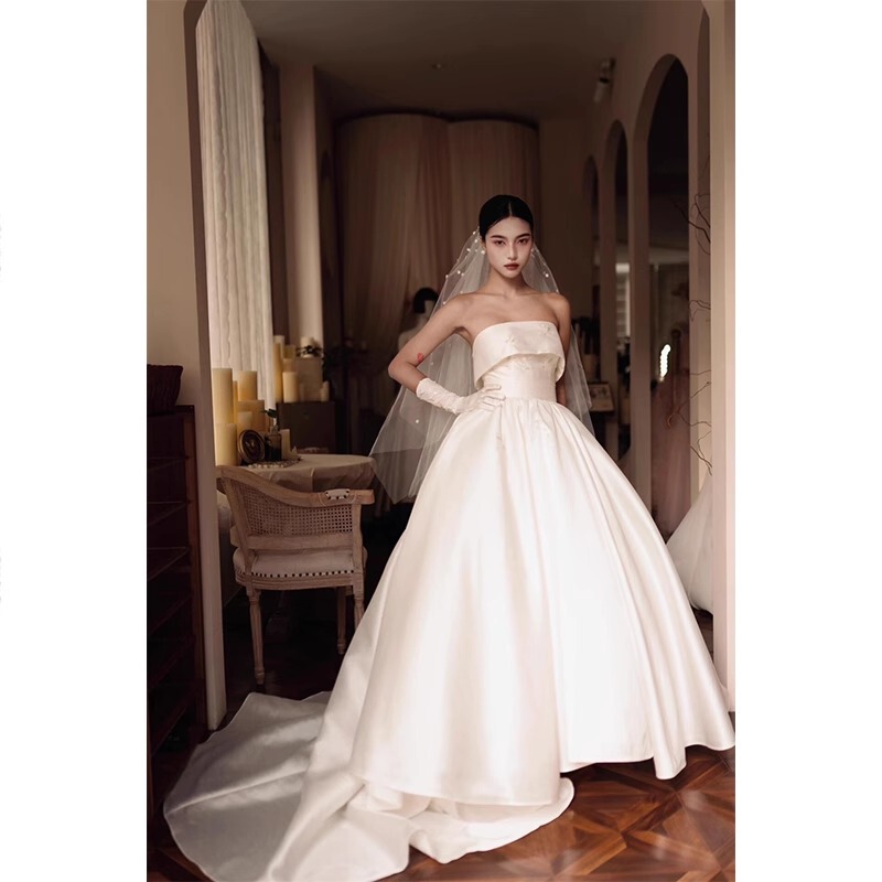 2026 New Satin Light Wedding Dress with Lily of the Valley in the Mountains, Small Train, Slimming, Strapless, Bridal Veil, Reception Veil, Embroidered