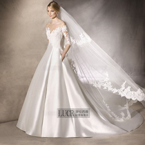 2021 bride shoulder satin wedding dress light Hepburn French simple long tailing thin waist court retro