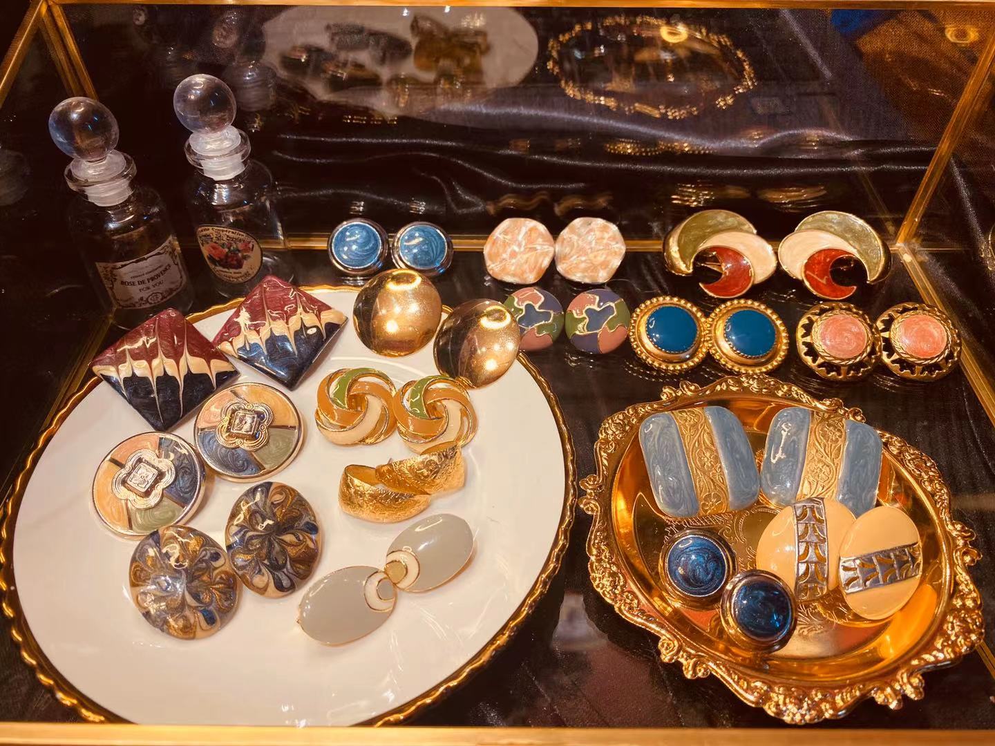 (Millionaire Bean) Vintage Earrings American Enamel Vintage Antique Antique Antique Ear Clip European (2)