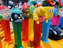 (Millionaire Bean) US PEZ candy box cartoon Mickey Green Giant Sesame Street Annoubi Tricius (11)