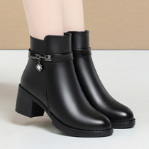 Yierkang leather middle-aged and elderly mother cotton shoes womens winter plus velvet warm sheepskin shoes medium heel short boots large size boots