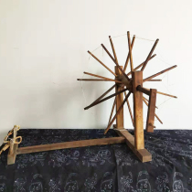 Folk old objects old spinning wheel spinning wheel nostalgic old farm tools hand spinning wheel film and television props spinning machine