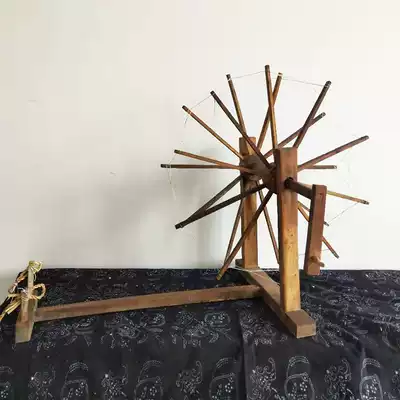 Folk old objects old spinning wheel spinning car nostalgic old agricultural tools hand spinning wheel film and television props spinning machine