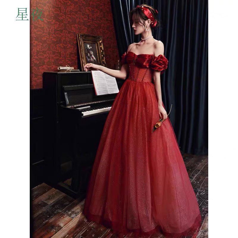 Evening dress, wedding dress, clothing, red winter Qimen Hong Cha tea, open shoulders Evening dress, wedding dress, clothing, red winter Qimen Hong Cha tea, open shoulders