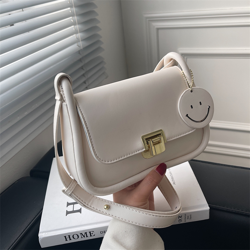 Spring and summer popular small bag women 2022 new tide 100 hitch senior texture small crowdfashion single shoulder axillary underpack