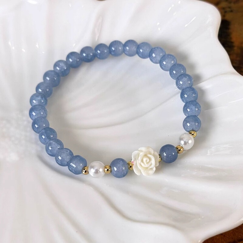 Camellia Beaded Bracelet with Three-Dimensional Petal Shape, Lifelike and Layered, Showcasing Exquisite, Romantic and Elegant Beauty