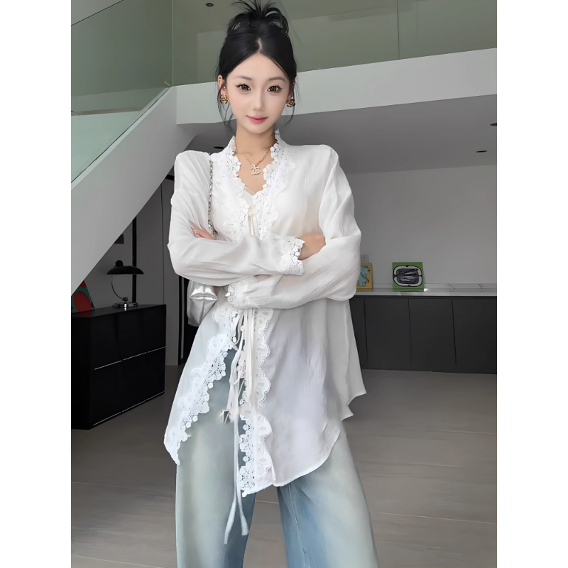 Plus-Size Elegant White Lace Patchwork V-Neck Long-Sleeve Shirt with a Unique and Beautiful Design, Loose and Long Style for Women Plus-Size Elegant White Lace Patchwork V-Neck Long-Sleeve Shirt with a Unique and Beautiful Design, Loose and Long Style for Women