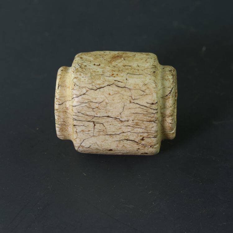 Foong Penthouse Red Mountain Culture Period Chicken Bones White Concierge Type Instrumental Calcification Bag Berries High Ancient Jade Chicken Bone White Jade Jade Tube