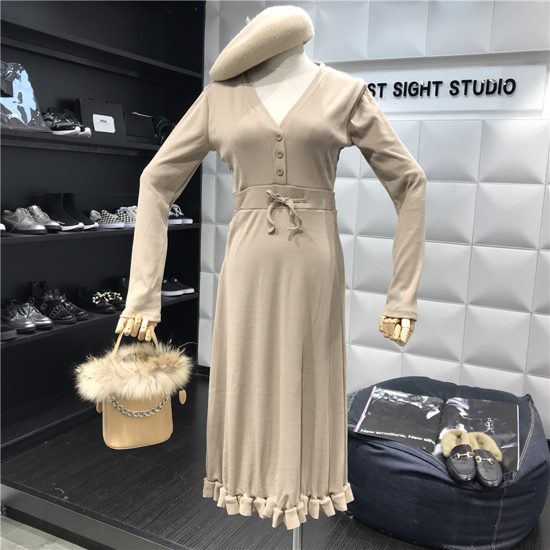 Mùa thu 2018 mới hoang dã đơn giản màu thắt lưng cao eo thẫm là váy cổ chữ V mỏng cổ dài. 	váy ôm eo xòe	