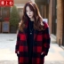 INS siêu lửa áo mùa thu và mùa đông Hàn Quốc của phần dài lỏng lẻo kẻ sọc đỏ áo len đại học nữ - Trung bình và dài Coat