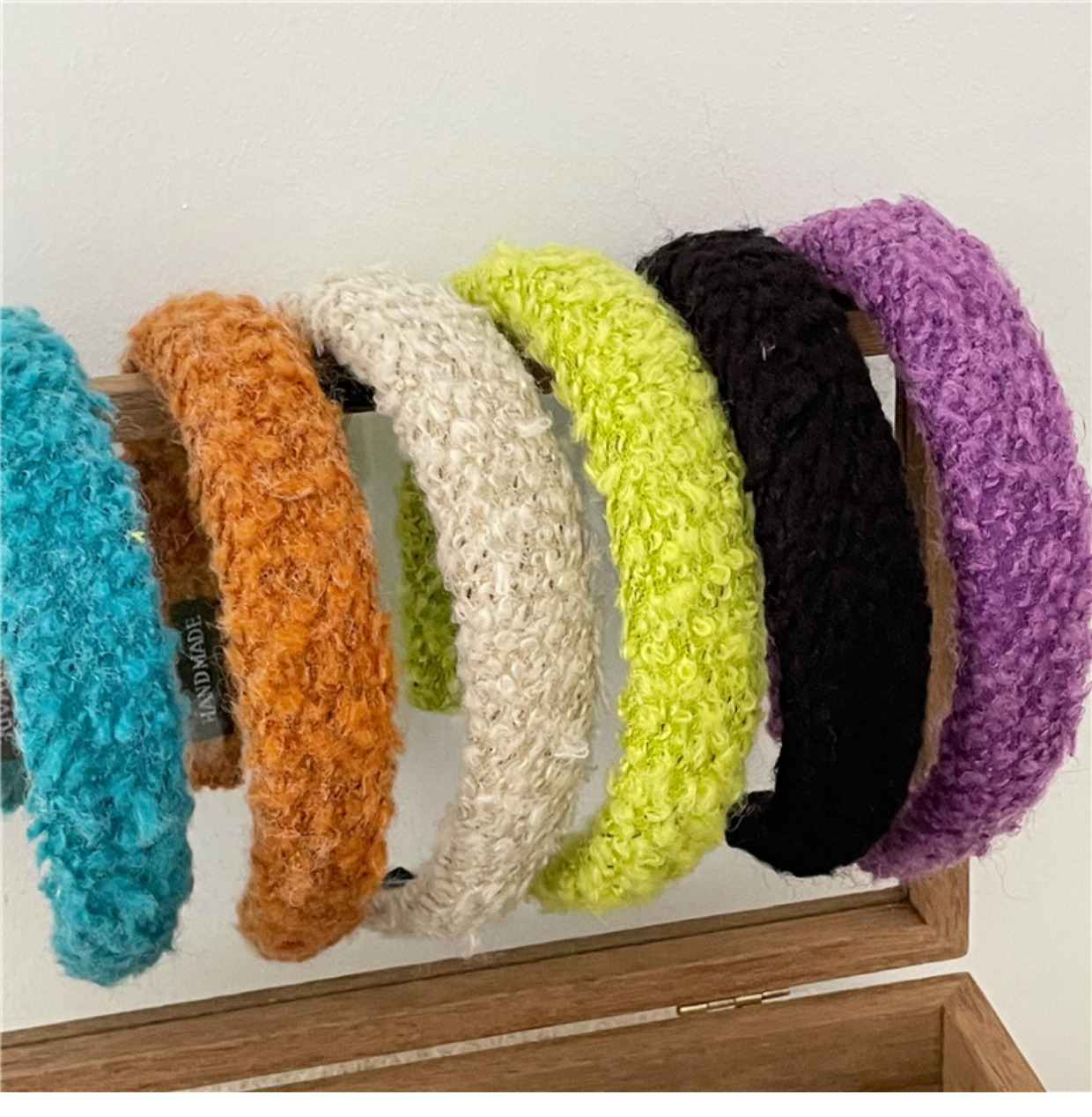 Women's Sweet Solid Color Plush Handmade Hair Band display picture 3
