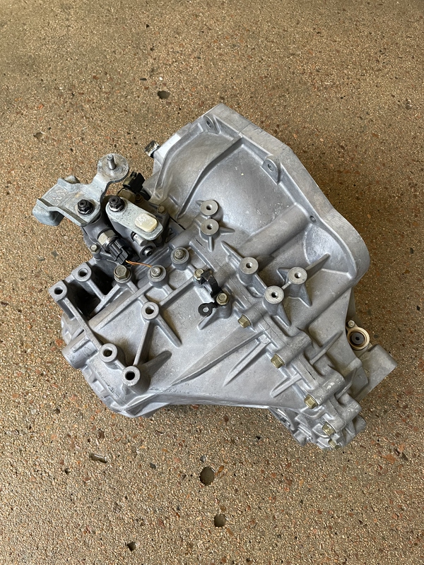 Dongfeng Yufeng Gearbox 2.3T2.5T3.0T Six-Speed Manual Diesel Gearbox Zd30Tzd25T Gearbox Dongfeng Yufeng Gearbox 2.3T2.5T3.0T Six-Speed Manual Diesel Gearbox Zd30Tzd25T Gearbox