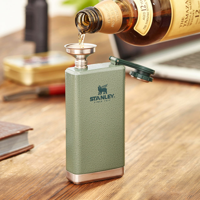 American stanley hip flask portable 304 stainless steel portable hip flask mini thickened high-end retro carry