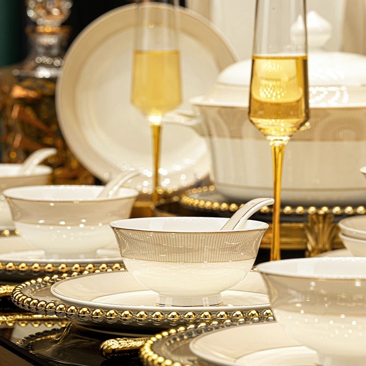 Bowl for Home Use 2025 New Model High-End French Palace Style Bone China Bowl and Plate Housewarming New Home Tableware Set with a Sense of Sophistication