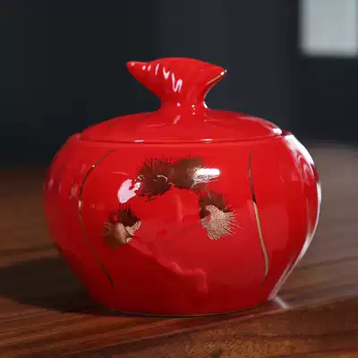 Chinese red gold tea cans sealed tea cans, ceramic household storage, Green Pu'er tea jars for tea.