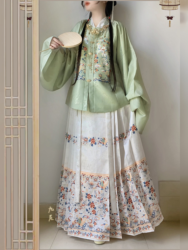 Nantingyuan Original [Bai Ze] Ming Dynasty-Style Hanfu for Women, Jacquard Square-Neck Patchwork Short Jacket with Pipa Sleeves and Mamian Skirt for Autumn and Winter
