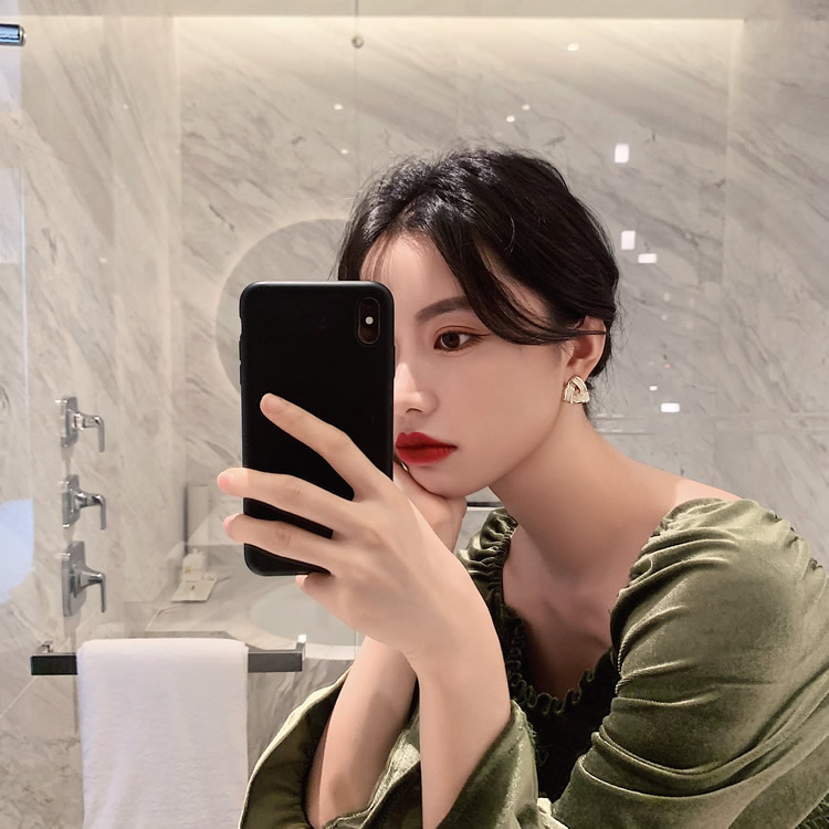 Koreanische Pendler Dreieck Tropf Öl Weiblich 2022 Internet Celebrity Temperament Einfache Earnail Ohrringe_voghion.com