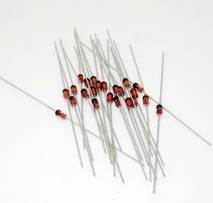 【直接拍就对了】全新 1N4148 IN4148 开关二极管（100个=2.5元）