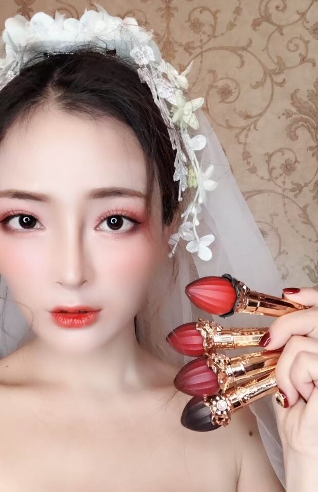 Thái độ sang trọng chính hãng chai nhỏ ma thuật nhuộm môi lỏng dưỡng ẩm kéo dài giữ ẩm không đánh dấu son bóng màu đỏ với cùng bao bì có giá trị cao - Son bóng / Liquid Rouge 	son bóng trong	