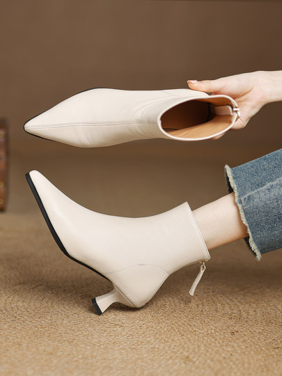 2025 New Autumn and Winter Boots, French Style White Ultra-Soft Sheepskin Mid-Heel Stiletto High-Heeled Shoes, Pointed-Toe High-Heeled Short Boots for Women
