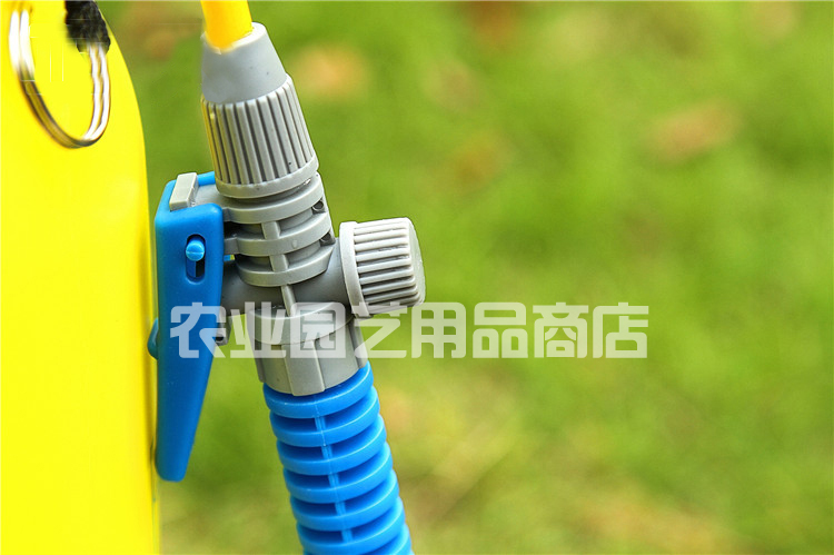 Bình xịt 3 lít 5 lít 8 lít làm vườn nông nghiệp cung cấp nước tưới áp lực có thể phun chai xịt vai kiểu thành phố dưới thẻ - Nguồn cung cấp vườn chậu đất nung trồng cây
