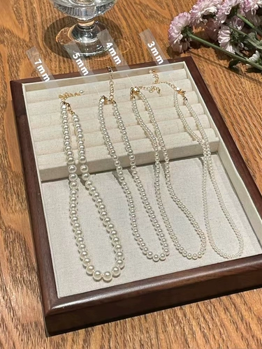 Тот же стиль стеклянного жемчужного ожерелья для женщин можно использовать для роскошного нишевого дизайна.