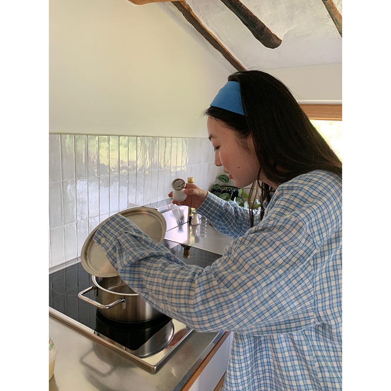 Yingzi Oni Korean Style Loose Design Niche Blue Plaid Long-Sleeved Shirt for Women, Elegant Casual Sun Protection Top Yingzi Oni Korean Style Loose Design Niche Blue Plaid Long-Sleeved Shirt for Women, Elegant Casual Sun Protection Top
