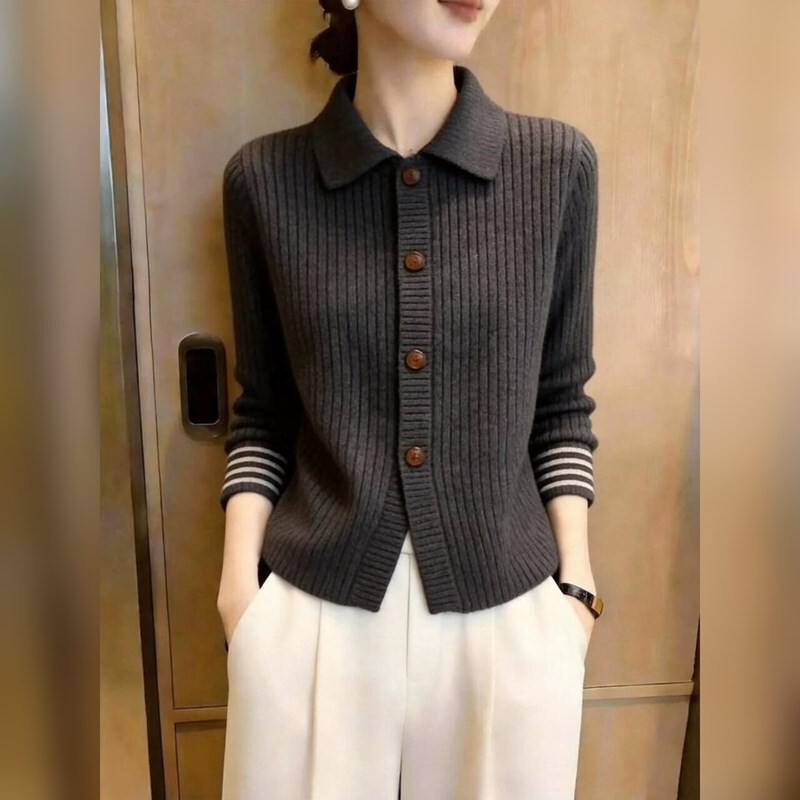 Elegant Style Lapel Knit Cardigan for Women, Long-Sleeved, Gray Button-Up, Stylish, Age-Reducing, High-End Feel, Niche, Autumn 2026 Elegant Style Lapel Knit Cardigan for Women, Long-Sleeved, Gray Button-Up, Stylish, Age-Reducing, High-End Feel, Niche, Autumn 2026