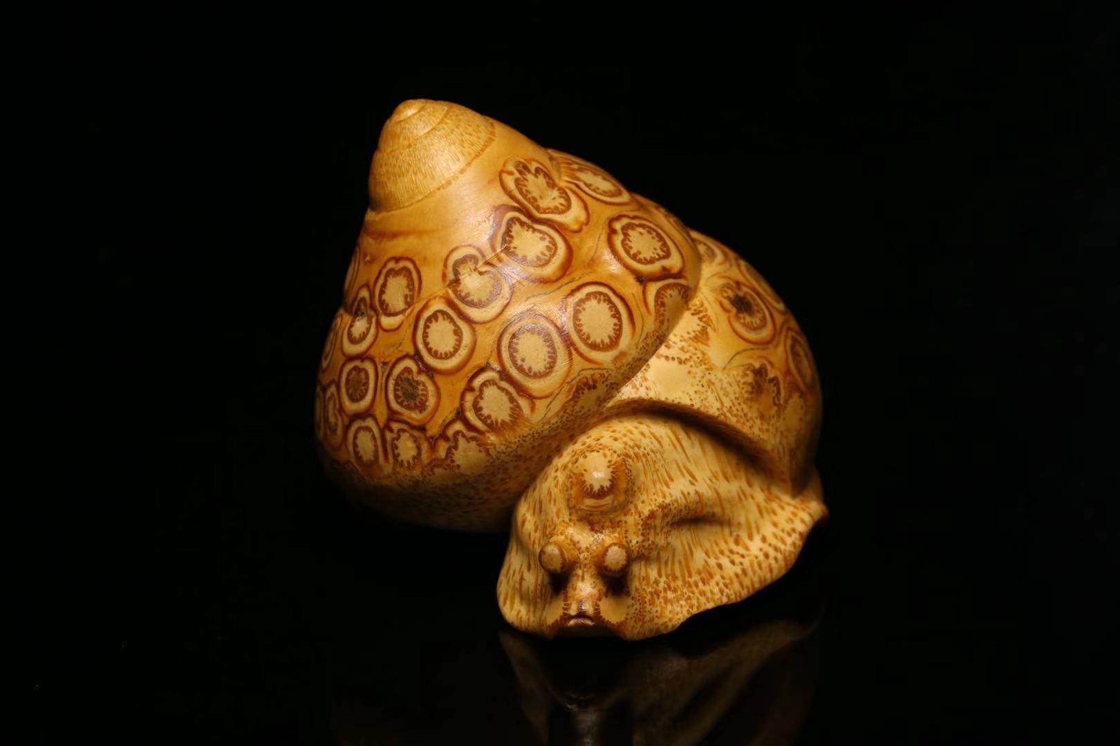 Stubborn bamboo hall bamboo carving snail boutique animal hand bamboo root carving hand piece famous Zhou Zhongren study small ornament