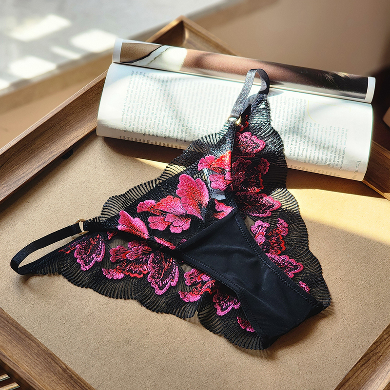 Chinese Style Underwear for Women, New Year Red Floral Sexy Mature Luxury Pure Desire Girl Lace Low-Waist Triangle Briefs Chinese Style Underwear for Women, New Year Red Floral Sexy Mature Luxury Pure Desire Girl Lace Low-Waist Triangle Briefs