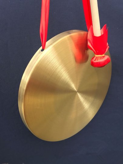 Золотая сталь гонг большой гонг гонг гонг 30см <не1> гонсы и барабаны три и половины реквизита музыкальный инструмент гонг предупреждение гонг громкий прочный гонг