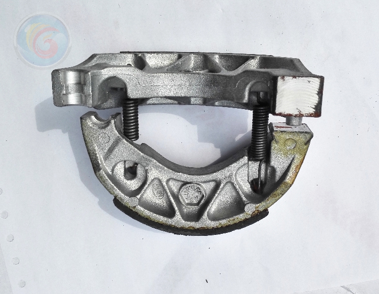 Áp dụng má phanh Yamaha Furui 100 phía sau Khối phanh sau LYM100T-2 thắng đĩa xe máy