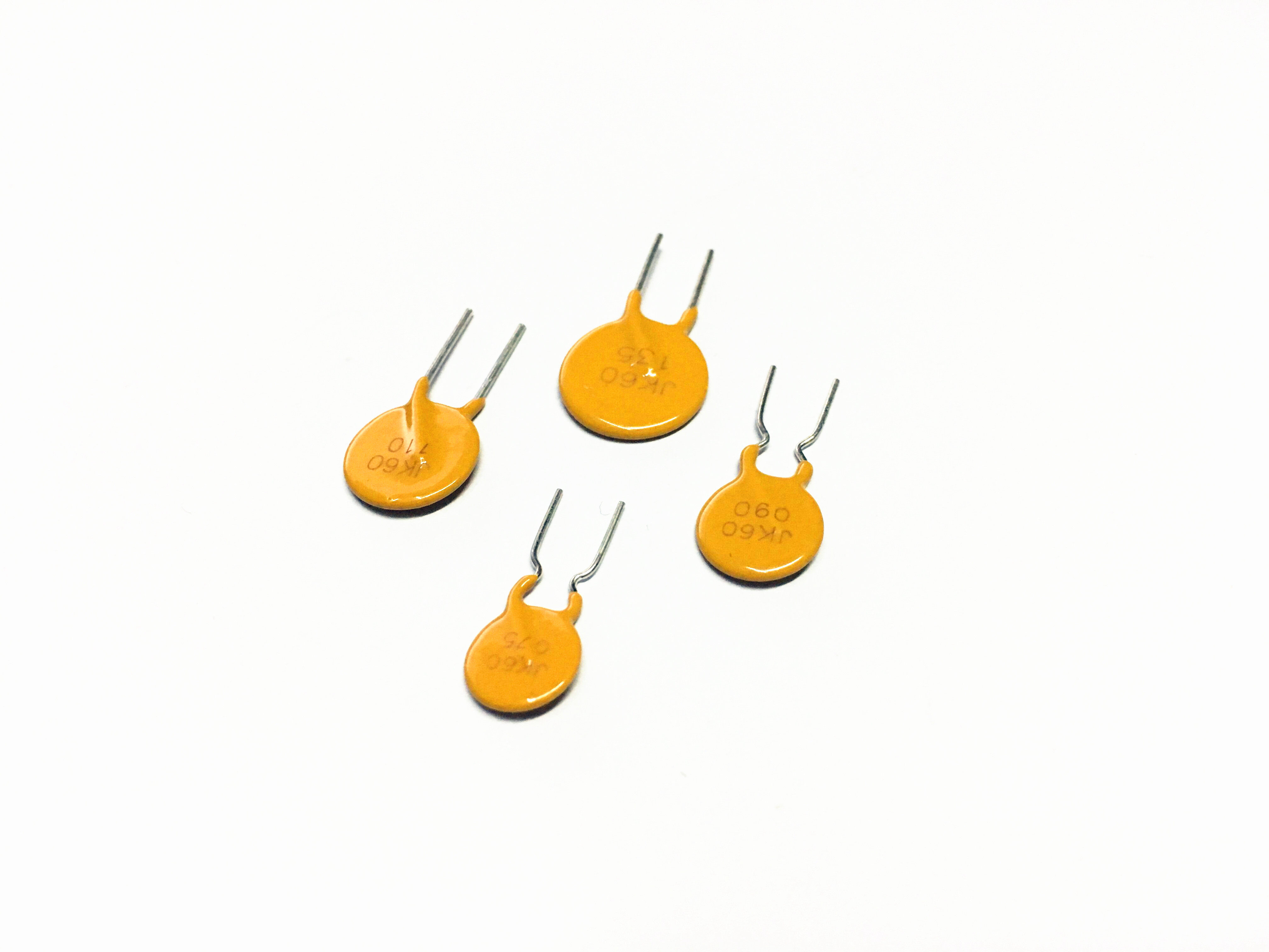 Straight insertion self-restoring fuse overcurrent protection PPTC 0 30V 3A 3A 300MA DIP-2 foot distance 5MM