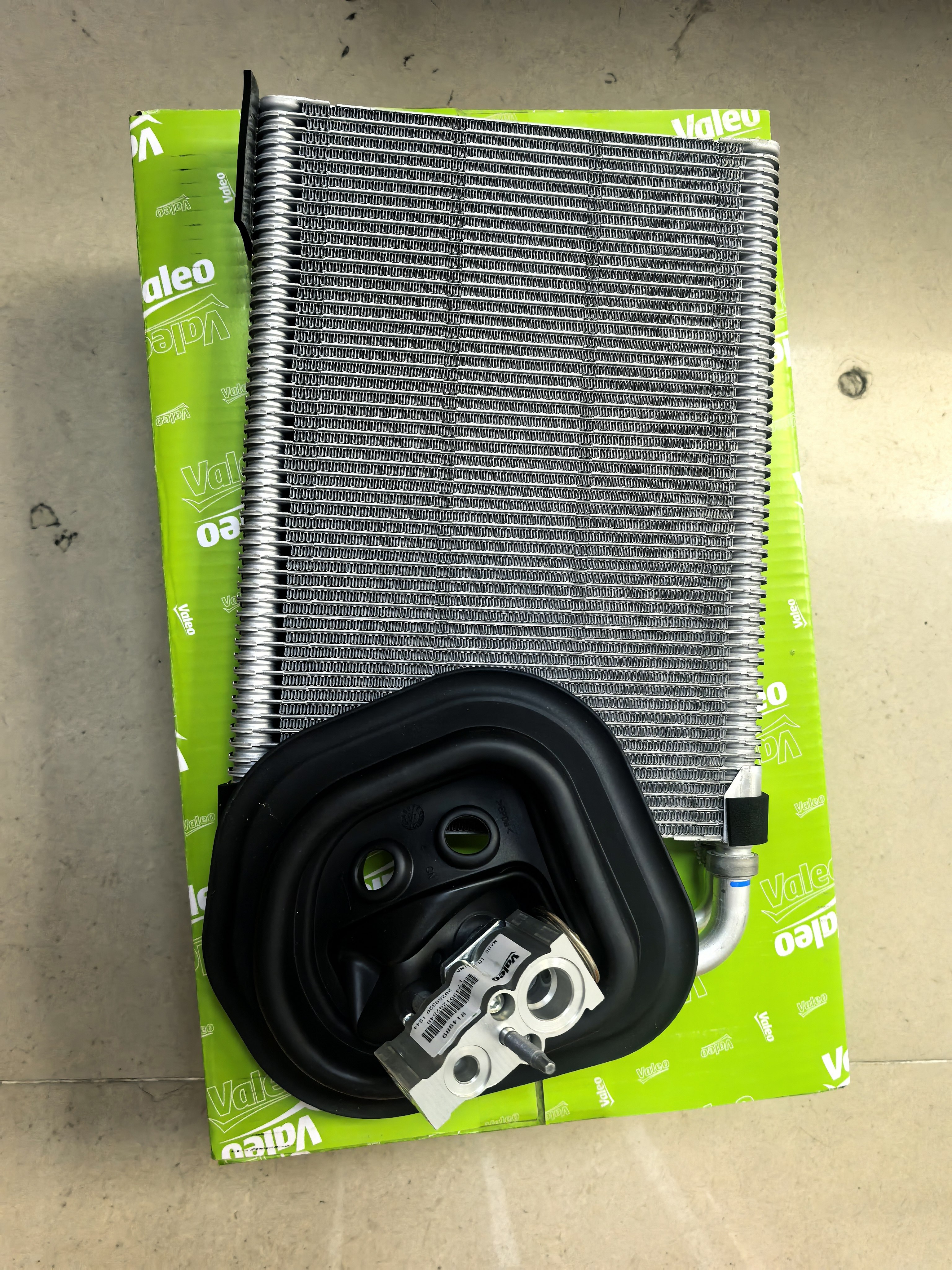 товар из китая 奔驰c200c300e260e300glc300g500gls260amggtw205w213蒸发器芯 Valeo