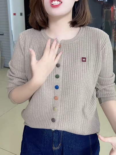 2025春季设计感韩系彩扣针织衫女宽松显瘦毛衣时尚休闲长袖上衣潮