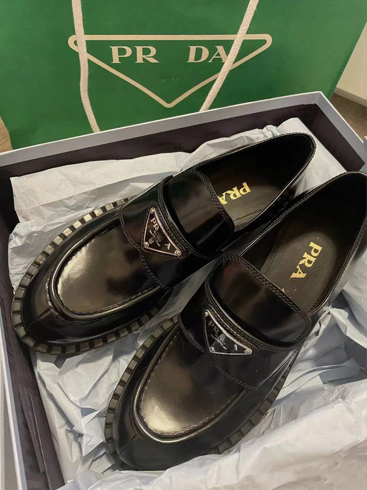 Black Round Head Fall Flat Heel Flat Bottom Shoes Pair are right to the mark