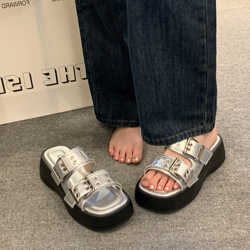 Belt Buckle Slippers for Women 2026 Super Popular New Fashion Versatile Small Size Thick-Soled Flat Beach Sandals Trendy